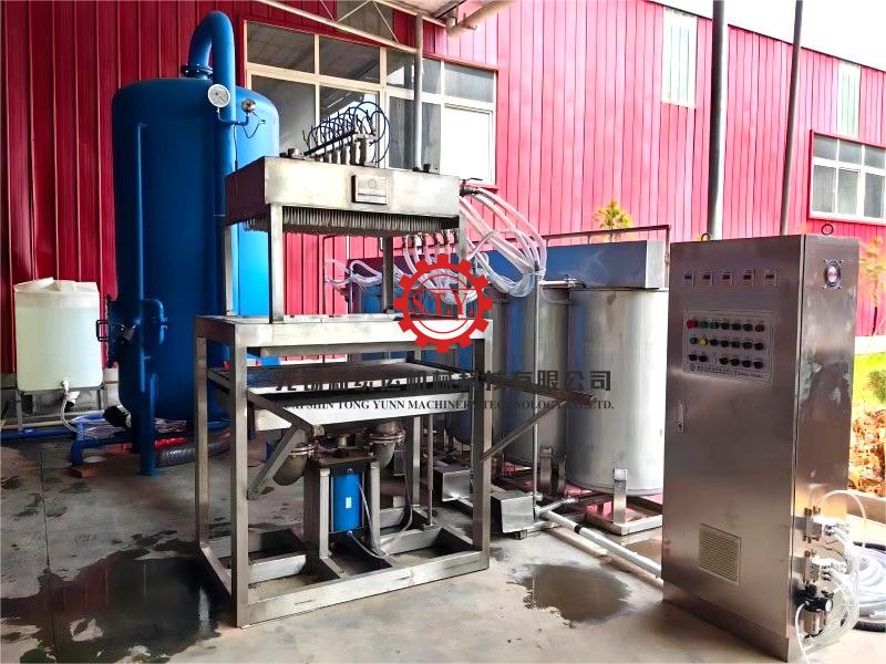 Space hank yarn dyeing machine is running in ccutomer's dyeing factory